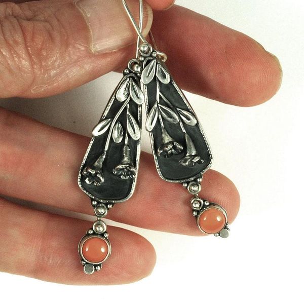 women's ethnic handmade carved vine leaves flower drop earrings vintage antique silver color orange green stone dangle earrings
women's ethnic handmade carved vine leaves flower drop earrings vintage antique silver color orange green stone dangle earrings