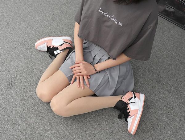 jumpman 1 mid pink quartz gs with pink quartz dark smoke grey white chaussures pour hommes size 36-47
jumpman 1 mid pink quartz gs with pink quartz dark smoke grey white chaussures pour hommes size 36-47