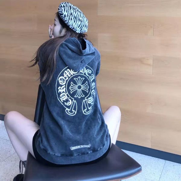 with handbag 20s autumn new fashion ch crosin horseshoe print reflective hooded sweater for lovers, Black
with handbag 20s autumn new fashion ch crosin horseshoe print reflective hooded sweater for lovers, Black