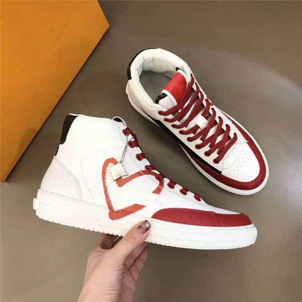 2022 luxury designer rivoli grained calfskin tattoo sports boots fashion letter embroidered flat leather sneaker shoe run away trainers 1top, Black
2022 luxury designer rivoli grained calfskin tattoo sports boots fashion letter embroidered flat leather sneaker shoe run away trainers 1top, Black