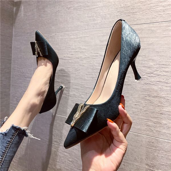 четыре сезона обувь ручной работы женщина stiletto 7.5 см резиновые подошвы простые высокие каблуки и удобные не в box691-21b 3ng7, Black
четыре сезона обувь ручной работы женщина stiletto 7.5 см резиновые подошвы простые высокие каблуки и удобные не в box691-21b 3ng7, Black