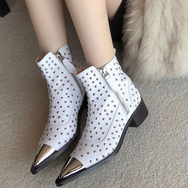 2020 genuine new autumn ankle women pointed toe riveite motorcycle studded women's botines luxury boots mujer ug90, Black
2020 genuine new autumn ankle women pointed toe riveite motorcycle studded women's botines luxury boots mujer ug90, Black