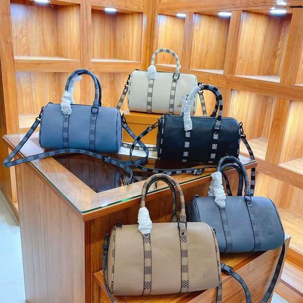 designer brand new boston pillow bag, handbag, diagonal bag. for both sexes. with gift box. size: 21cm13cm
designer brand new boston pillow bag, handbag, diagonal bag. for both sexes. with gift box. size: 21cm13cm