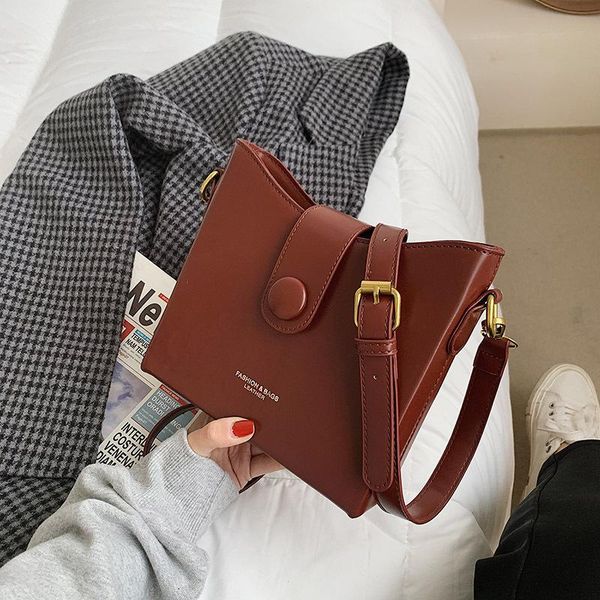 cross body high sense of western style bag female trendy fashion net red messenger retro one-shoulder bucket
cross body high sense of western style bag female trendy fashion net red messenger retro one-shoulder bucket