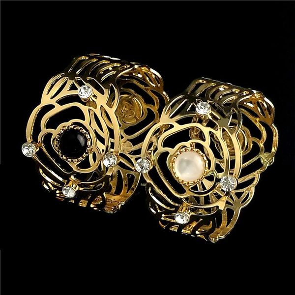 metal hollow rose inlaid gem bracelet temperament broadside bracelet golden bangles for women, Black
metal hollow rose inlaid gem bracelet temperament broadside bracelet golden bangles for women, Black