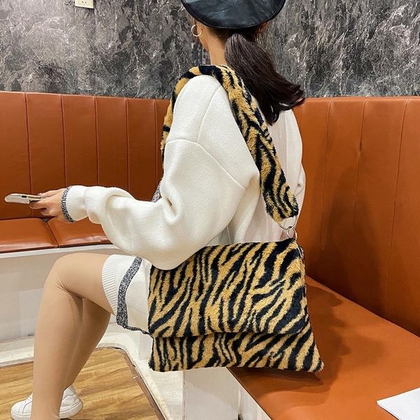 vintage animal pattern street handbag lady plush envelope shoulder messenger bag fashion exquisite shopping bags for women 2020
vintage animal pattern street handbag lady plush envelope shoulder messenger bag fashion exquisite shopping bags for women 2020