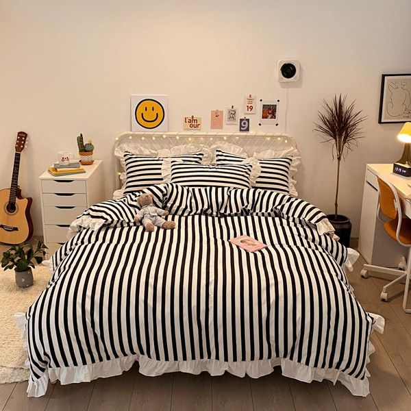 100% cotton bedding set striped bed sheet set full/ size quilt bed cover black and white ruffle duvet cover girls gift
100% cotton bedding set striped bed sheet set full/ size quilt bed cover black and white ruffle duvet cover girls gift