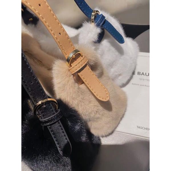 cross body winter 2021 plush velvet bag shoulder messenger handbag purses and handbags luxury designer crossbody bags for women
cross body winter 2021 plush velvet bag shoulder messenger handbag purses and handbags luxury designer crossbody bags for women