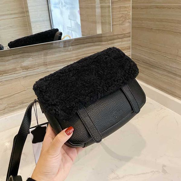 new ladies messenger bag wallet handbag wool one shoulder messenger bag fashion designer casual plush bag
new ladies messenger bag wallet handbag wool one shoulder messenger bag fashion designer casual plush bag