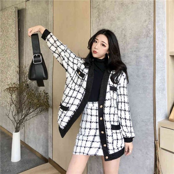 autumn winter contrast black and white plaid tweed 2 piece set women loose woolen jacket coat + slim short skirt 201030, Black;brown
autumn winter contrast black and white plaid tweed 2 piece set women loose woolen jacket coat + slim short skirt 201030, Black;brown