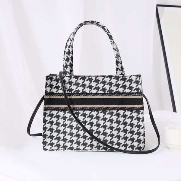 korean designer mobile phone bag printed plaid casual mobile phone bag shoulder messenger portable portable simple
korean designer mobile phone bag printed plaid casual mobile phone bag shoulder messenger portable portable simple