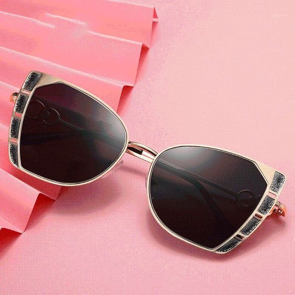 sunglasses 2021 brand designer diamond women hollow metal sun glasses for mirror retro lunette de soleil femme uv4001, White;black
sunglasses 2021 brand designer diamond women hollow metal sun glasses for mirror retro lunette de soleil femme uv4001, White;black