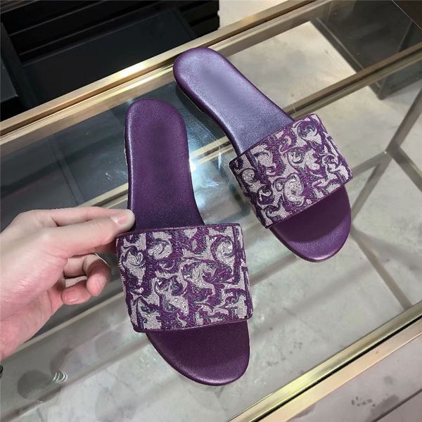 2021 sell letter sandals black green flops genuine leather slippers red ladies sandals flat summer outdoor beach party women shoes
2021 sell letter sandals black green flops genuine leather slippers red ladies sandals flat summer outdoor beach party women shoes