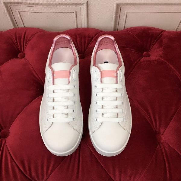 2023 triple s men women designer casual shoes boots platform sneakers clear sole black white grey red pink blue royal neon green mens traine
2023 triple s men women designer casual shoes boots platform sneakers clear sole black white grey red pink blue royal neon green mens traine