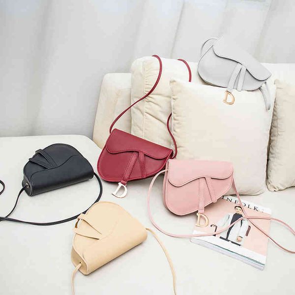2022 latest handbag factory store fashionable and versatile simple one shoulder mobile phone wear-resistant soft women's saddle bag ryh, Black;red
2022 latest handbag factory store fashionable and versatile simple one shoulder mobile phone wear-resistant soft women's saddle bag ryh, Black;red