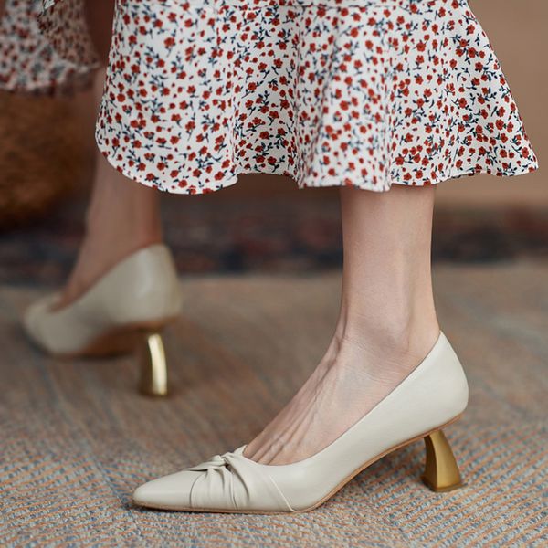 2020 woman jumps flat-footed new genuine leather high pumps fashion wedding shoes heels for women f08c, Black
2020 woman jumps flat-footed new genuine leather high pumps fashion wedding shoes heels for women f08c, Black