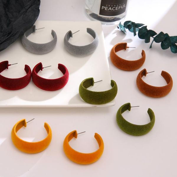 hoop & huggie en vintage colorful soft plush ball simple c-shape big round circle earrings for women korean statement party jewelry gift, Golden;silver
hoop & huggie en vintage colorful soft plush ball simple c-shape big round circle earrings for women korean statement party jewelry gift, Golden;silver