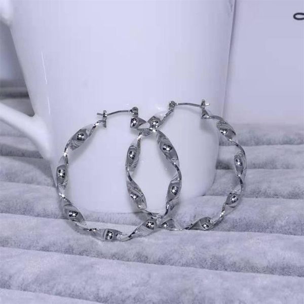 stud 2021 fashion women's european and american environmental protection anti allergy twisted wire earring, Golden;silver
stud 2021 fashion women's european and american environmental protection anti allergy twisted wire earring, Golden;silver