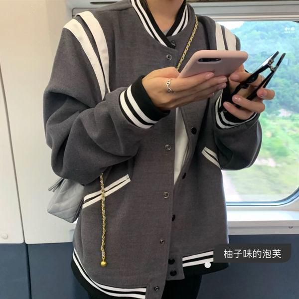 thickened woolen 2021 autumn and winter new classic versatile stitching black and white jacket baseball suit female, Black;brown
thickened woolen 2021 autumn and winter new classic versatile stitching black and white jacket baseball suit female, Black;brown