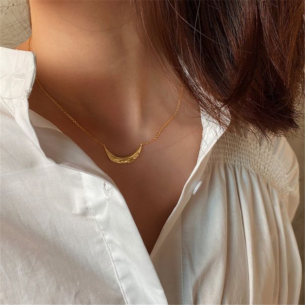 ruiyi real 925 sterling silver korean style women fashion leaf pendant moon necklace girls 18k gold plated skin texture necklace q0531
ruiyi real 925 sterling silver korean style women fashion leaf pendant moon necklace girls 18k gold plated skin texture necklace q0531