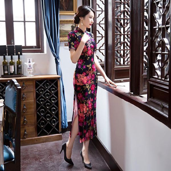2017 short sleeve long dress qipao middle age chinese dress chinese style gold velvet cheongsam1, Red
2017 short sleeve long dress qipao middle age chinese dress chinese style gold velvet cheongsam1, Red