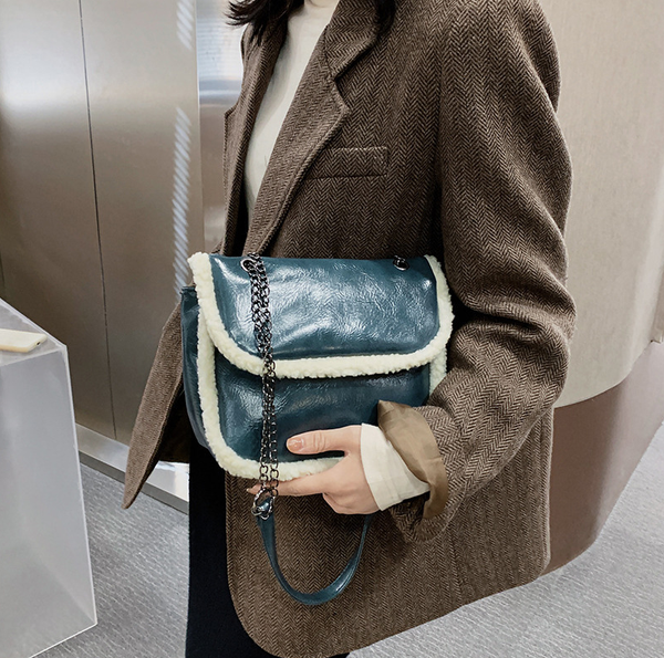 2020 women waist bag fashion bumbag for woman crackle belt bag lady cross body bag sac banane with lamb hair 3 color street trend q2
2020 women waist bag fashion bumbag for woman crackle belt bag lady cross body bag sac banane with lamb hair 3 color street trend q2