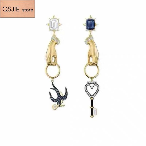 fashion jewelry swa lucky elements creative star asymmetric swallow key exquisite charm earrings, Golden;silver
fashion jewelry swa lucky elements creative star asymmetric swallow key exquisite charm earrings, Golden;silver