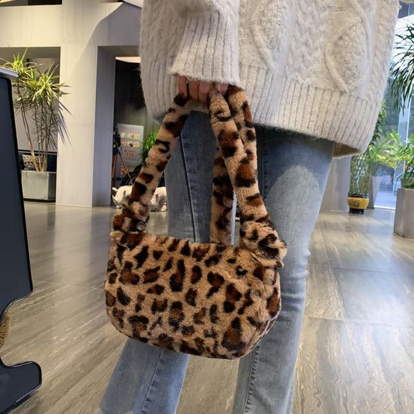 winter new fashion shoulder bag female leopard female bag chain large plush winter handbag messenger soft warm fur
winter new fashion shoulder bag female leopard female bag chain large plush winter handbag messenger soft warm fur