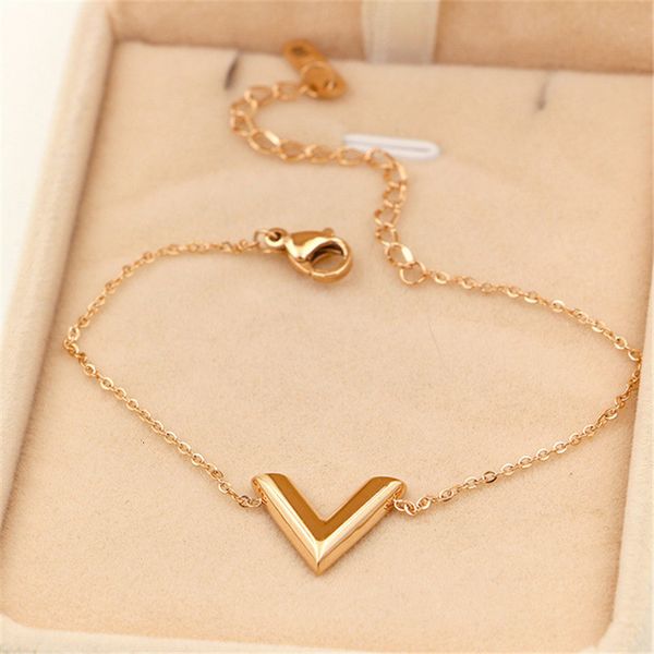 v-shape chain gold-color martick link europe brand jewelry for women lobster clasp bracelets m8, Black
v-shape chain gold-color martick link europe brand jewelry for women lobster clasp bracelets m8, Black