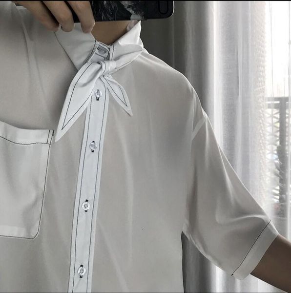 2021 new m-5xl korean masculine version of black white in black-colored line lasso bound satin short-glove 2-color shirt. xbr0
2021 new m-5xl korean masculine version of black white in black-colored line lasso bound satin short-glove 2-color shirt. xbr0