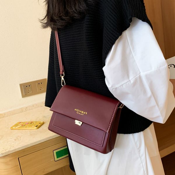 single shoulder messenger bag small high sense versatile women 2021 new winter fashion niche designer
single shoulder messenger bag small high sense versatile women 2021 new winter fashion niche designer