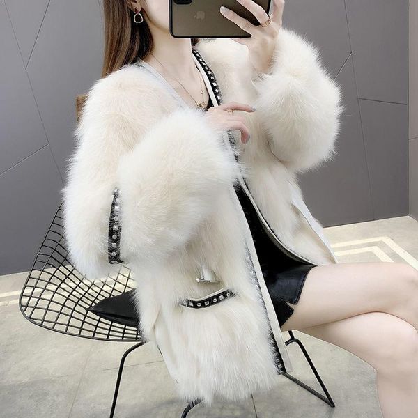 2020 new autumn winter solid color ladies faux fur coat thick warm women outwear female cotton coat high quality, Black
2020 new autumn winter solid color ladies faux fur coat thick warm women outwear female cotton coat high quality, Black
