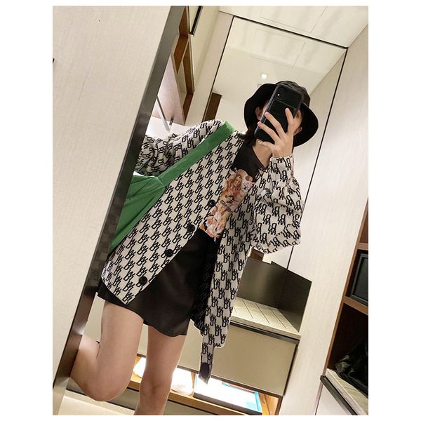 2021 new british fashion brand we11done couple cardigan men's two sides wear pattern v-neck sweater for women c66z, Black
2021 new british fashion brand we11done couple cardigan men's two sides wear pattern v-neck sweater for women c66z, Black
