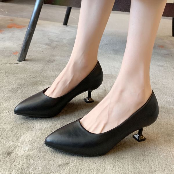 luxury designer shoes women med high heel office comfortable lady pumps soft leather black basic spike heels spring autumn fema
luxury designer shoes women med high heel office comfortable lady pumps soft leather black basic spike heels spring autumn fema