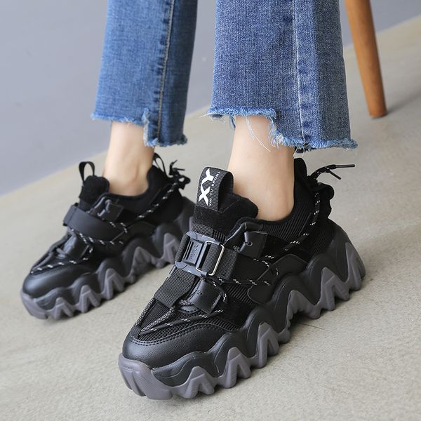 large size 35-43 new fashion shoes woman flat heels black grey platform women sneakers female vintage vulcanized flats 201201
large size 35-43 new fashion shoes woman flat heels black grey platform women sneakers female vintage vulcanized flats 201201