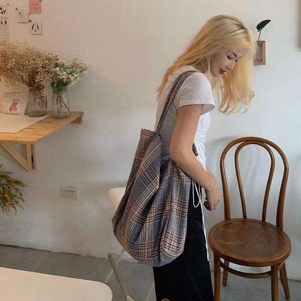 winter 2021 new wool large capacity plaid single shoulder bag fashion women shopping pack soft tote bag d867
winter 2021 new wool large capacity plaid single shoulder bag fashion women shopping pack soft tote bag d867