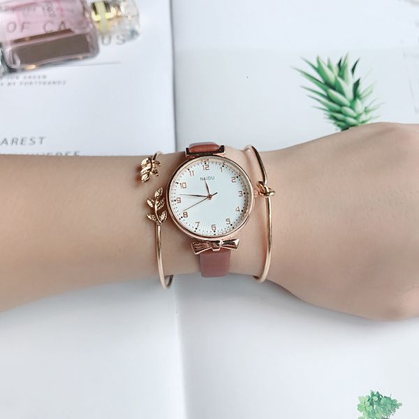 2020 new women's watch fashion simple women watch leather strap arabic numerals dial quartz life waterproof montres femmes, Slivery;brown
2020 new women's watch fashion simple women watch leather strap arabic numerals dial quartz life waterproof montres femmes, Slivery;brown