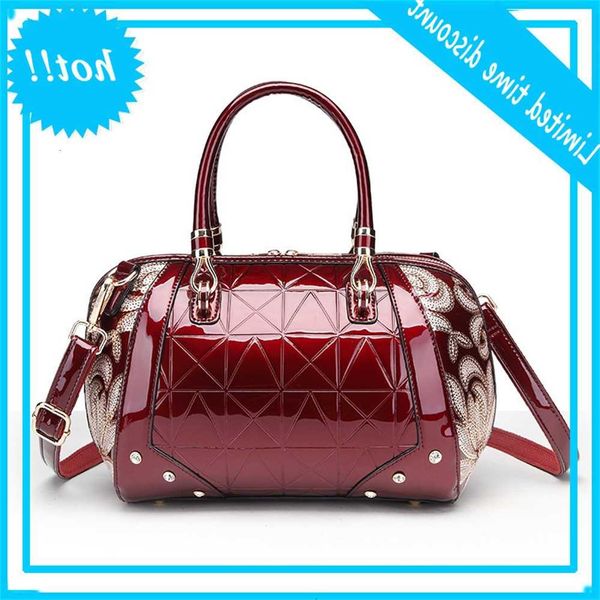 luxe lakleer lovertjeborduurwerk women small handbag kisses shape women's handbags flower messenger shoulder bag bolso
luxe lakleer lovertjeborduurwerk women small handbag kisses shape women's handbags flower messenger shoulder bag bolso