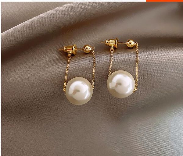 2020 the new korean simple and sweet pearl gold chain swing earrings for her girlfriend i 465, Golden;silver
2020 the new korean simple and sweet pearl gold chain swing earrings for her girlfriend i 465, Golden;silver
