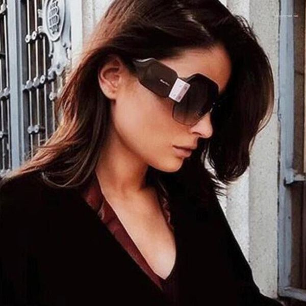 fashion oversized women sunglasses brand designer plastic female big frame gradient sun glasses uv400 gafas de sol mujer1, White;black
fashion oversized women sunglasses brand designer plastic female big frame gradient sun glasses uv400 gafas de sol mujer1, White;black