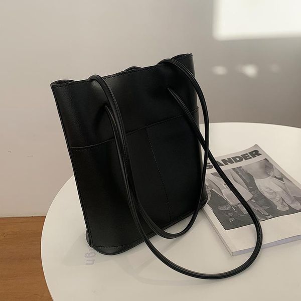 shoulder bags niche design retro large-capacity female bag autumn/winter fashion all-match portable bucket width: 27cm
shoulder bags niche design retro large-capacity female bag autumn/winter fashion all-match portable bucket width: 27cm