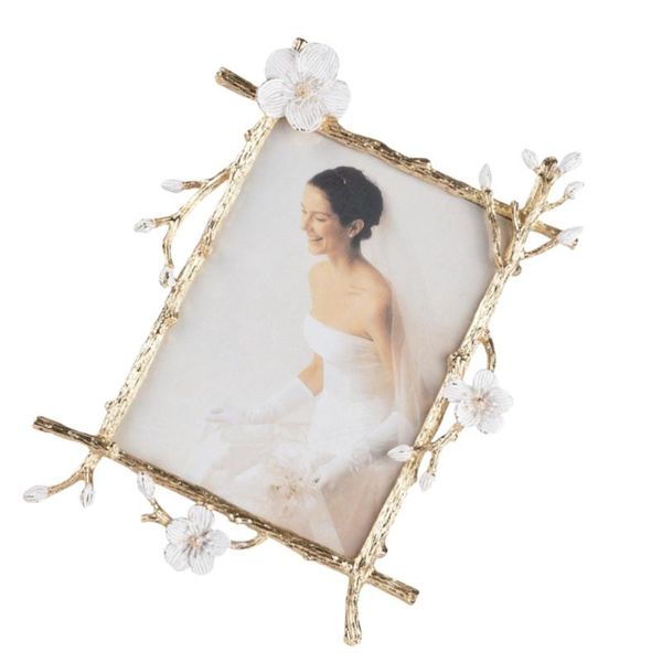 retro golden modern simple luxury enamel creative metal p frame for gift swing sets gift decoration (4x6)
retro golden modern simple luxury enamel creative metal p frame for gift swing sets gift decoration (4x6)