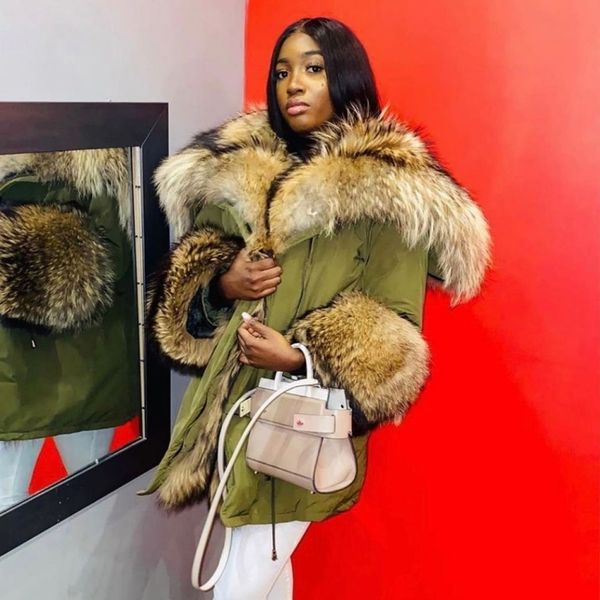 luxury giant royal fox fur collar female parka coat 2020 warm winter angel wing natural raccoon skin design with hood outerwear 985z, Black
luxury giant royal fox fur collar female parka coat 2020 warm winter angel wing natural raccoon skin design with hood outerwear 985z, Black