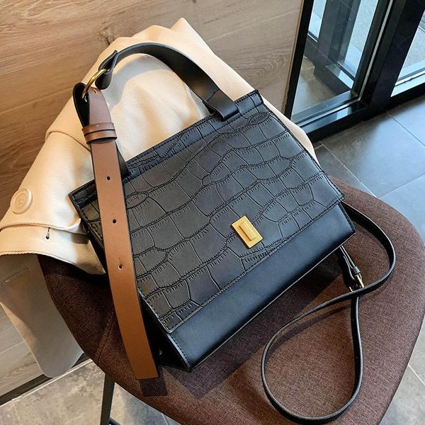 elegant black stone pattern tote bag 2020 new pu leather women's designer handbag lock shoulder messenger bag 
elegant black stone pattern tote bag 2020 new pu leather women's designer handbag lock shoulder messenger bag