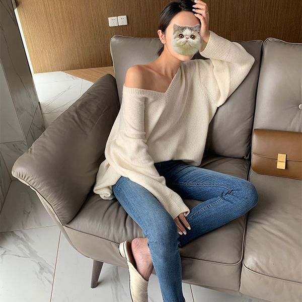 2021 style loose shirts for women wool blend knitting pulloves new winter fashion 3 female vneck jumpers dcuz, White;black
2021 style loose shirts for women wool blend knitting pulloves new winter fashion 3 female vneck jumpers dcuz, White;black