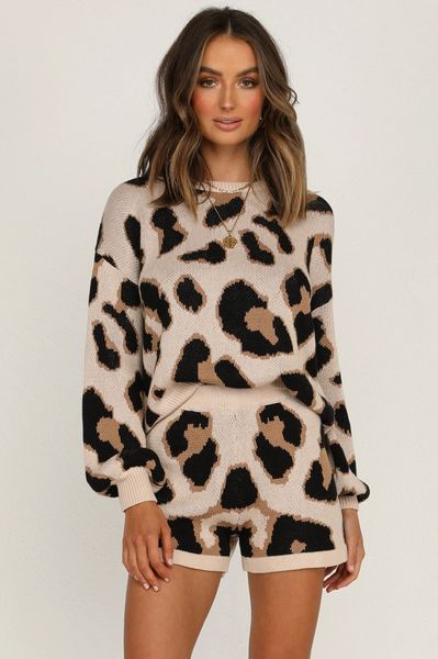 2021 autumn winter fashion elegant knitted shorts matching sets casual 2 piece set women leopard sweater short pant suit, White
2021 autumn winter fashion elegant knitted shorts matching sets casual 2 piece set women leopard sweater short pant suit, White
