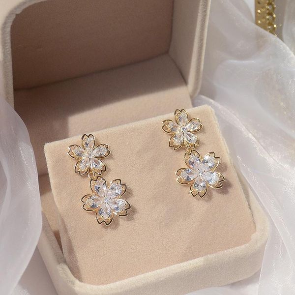romantic 14k real gold super shine double flowers women earrings bling zirconia cz stud earring wedding jewelry pendant, Golden;silver
romantic 14k real gold super shine double flowers women earrings bling zirconia cz stud earring wedding jewelry pendant, Golden;silver