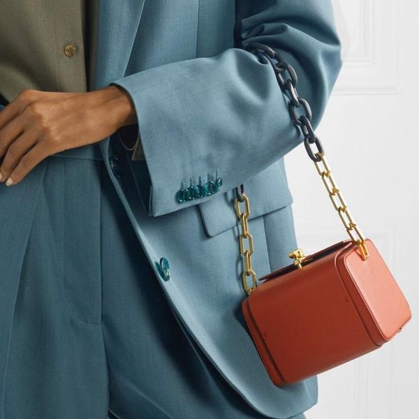 european style 2020 new fashion niche design simple chain square box mini portable shoulder bag women a301
european style 2020 new fashion niche design simple chain square box mini portable shoulder bag women a301
