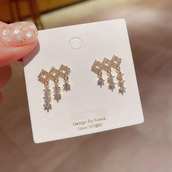 exquisite cz stone crystal tassel dangle earrings micro paved cubic zirconia earrings women jewelry, Silver
exquisite cz stone crystal tassel dangle earrings micro paved cubic zirconia earrings women jewelry, Silver