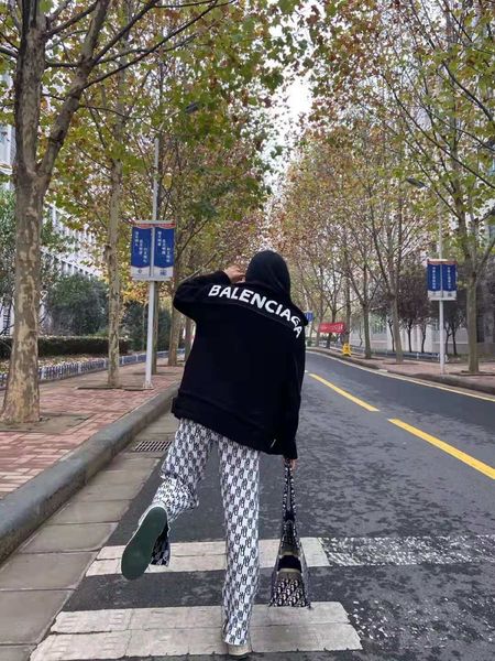 2020ss correct version european and american fashion brand autumn and winter new style behind the letter logo lamb wool coat for men a
2020ss correct version european and american fashion brand autumn and winter new style behind the letter logo lamb wool coat for men a